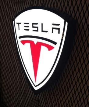 Tesla Logo Led Leuchtwerbung schildförmig