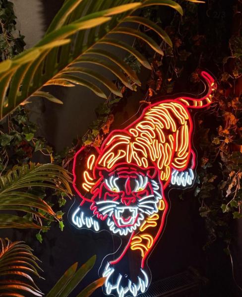 Neon Led Angry Tiger wall lamp for your home, office or shop! - Kopie